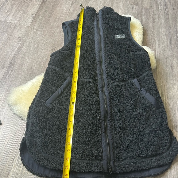 L.L. Bean Black Sherpa Fleece Vest with Zip Front - Picture 3 of 11